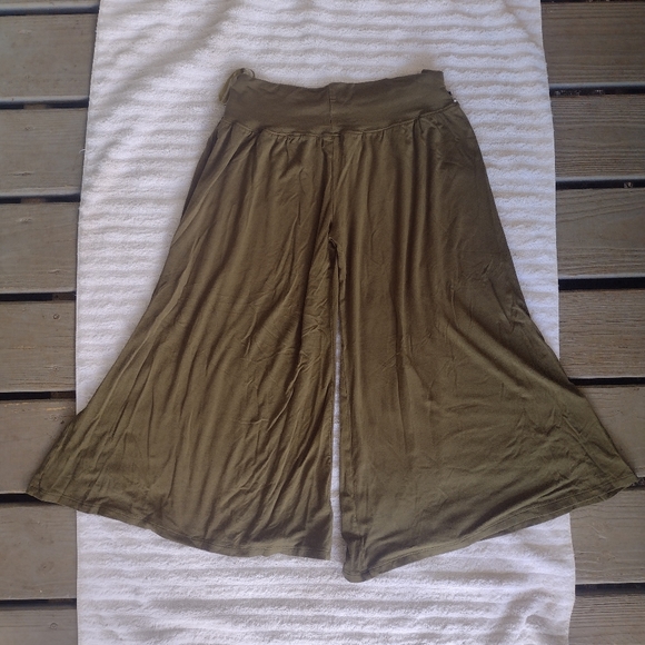 L'POGEE Women’s Size L olive green Embellished Beaded Wide Capri Pants - Picture 3 of 5